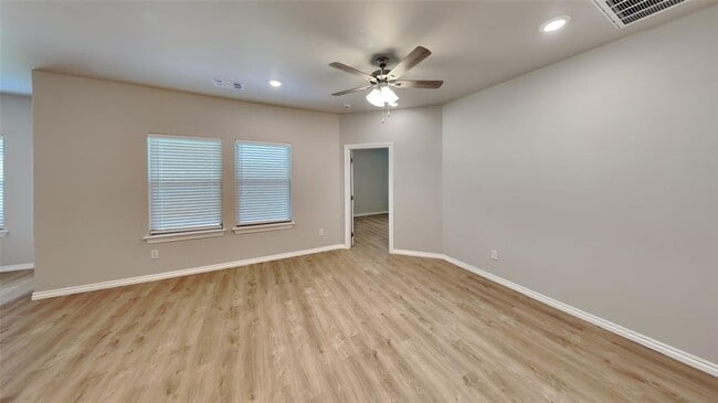 Photo - 6940 Labelle Dr