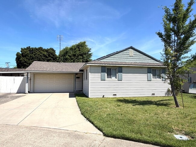 Building Photo - Charming 3-Bed, 1-Bath West Sacramento Home – Updated with Solar!