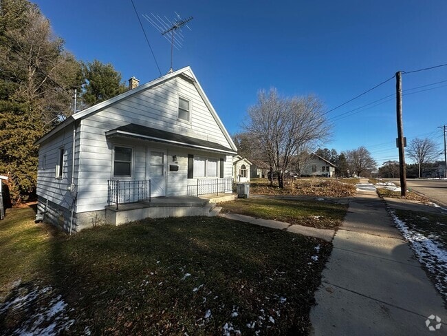 Building Photo - Recently Renovated 3 Bedroom 1 Bath Single... Rental