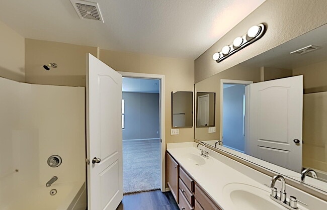 Photo - 3-Bedroom Home with Loft in Prime Peoria L...