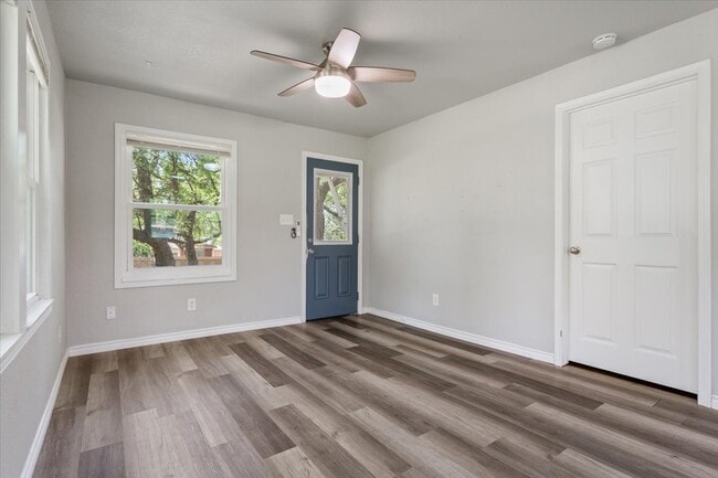 Photo - 800 W Avenue D Unit B