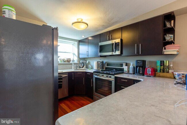 Photo - 1708 Catharine St Unit 2