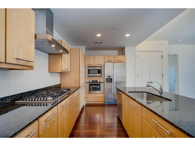 Building Photo - 210 Lee Barton Dr Unit 411