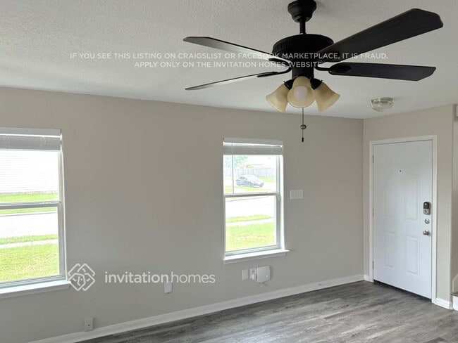 Photo - 3827 Middlecrest Ln