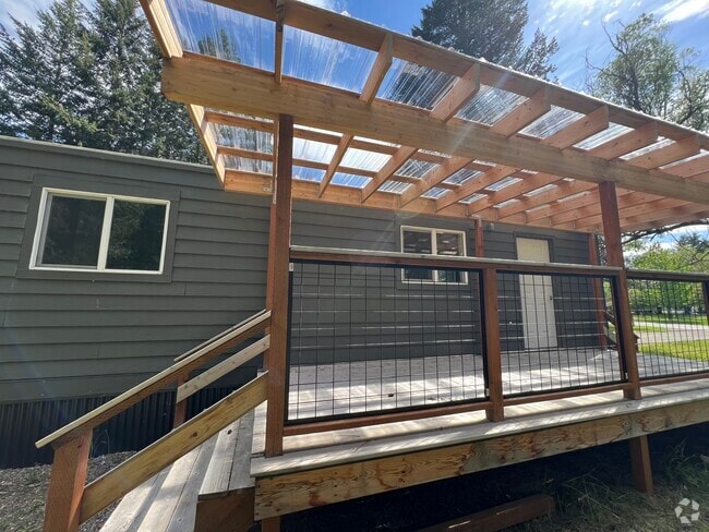 Building Photo - 145 N Hilltop Rd Unit TinyHouse