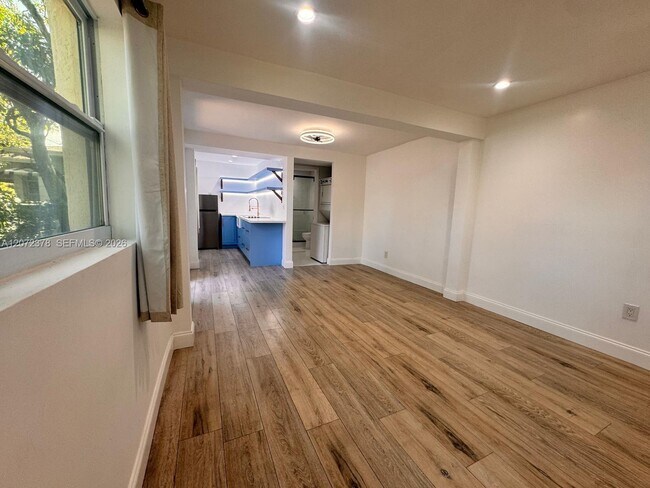 Photo - 277 NE 55th St