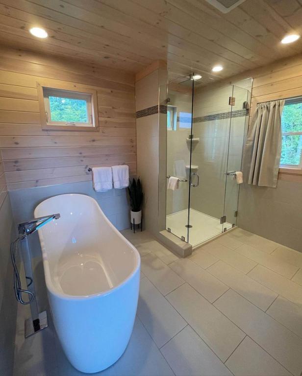 Photo - Jordan Rentals