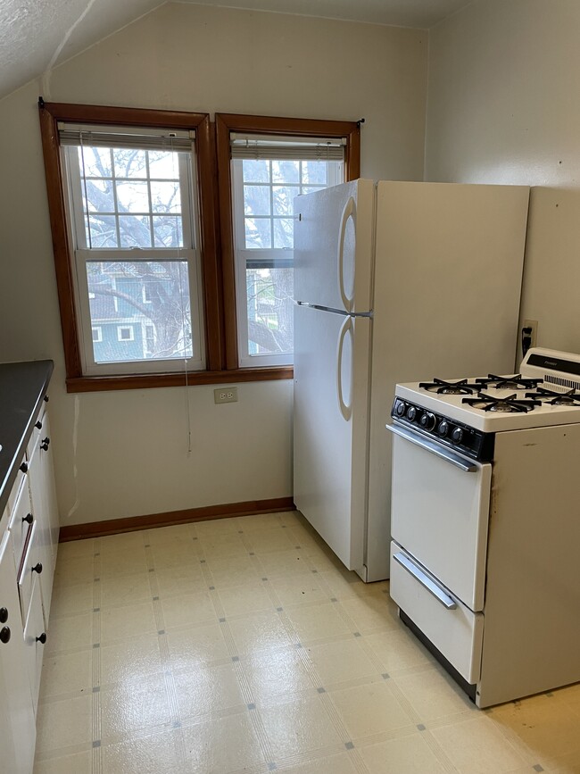 Photo - 551 7th St W Unit West