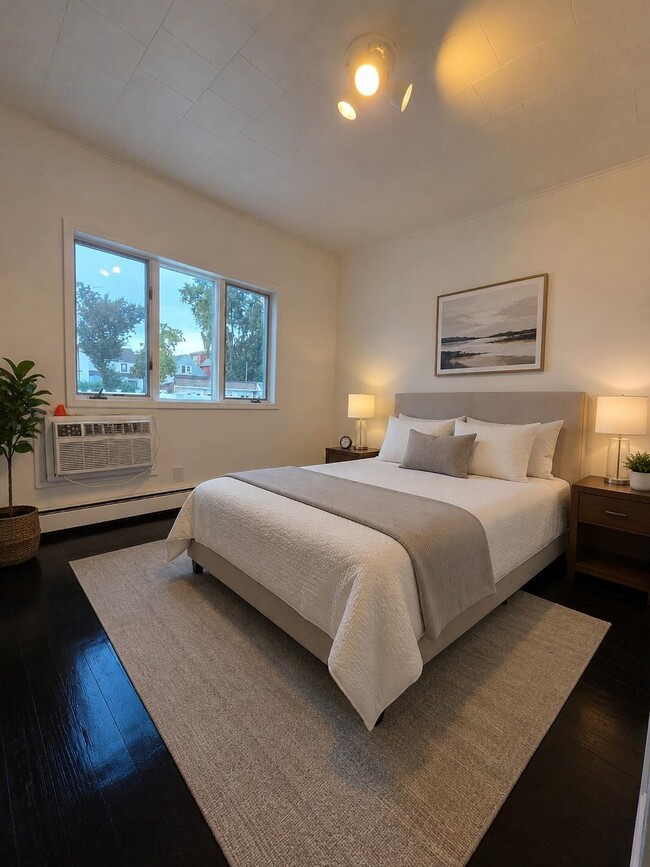 Photo - 159 W 10th St