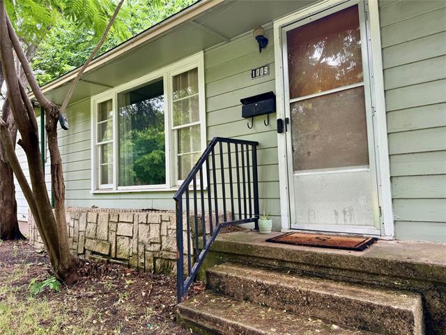 1009 Denton St