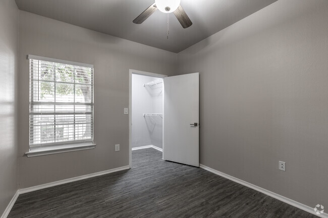 2BR, 1BA - 934SF - Bedroom