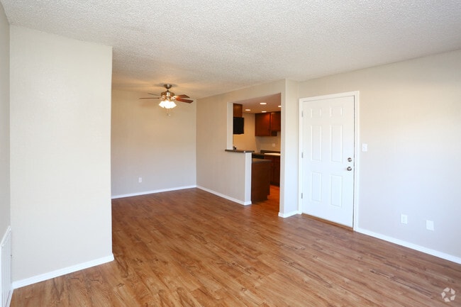 1BR, 1BA - 700SF - Living Area