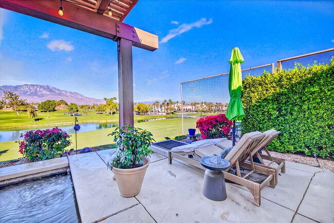 10 Colonial Dr