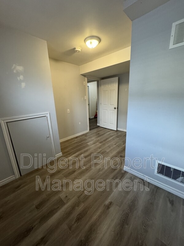 Photo - 588 Howden St