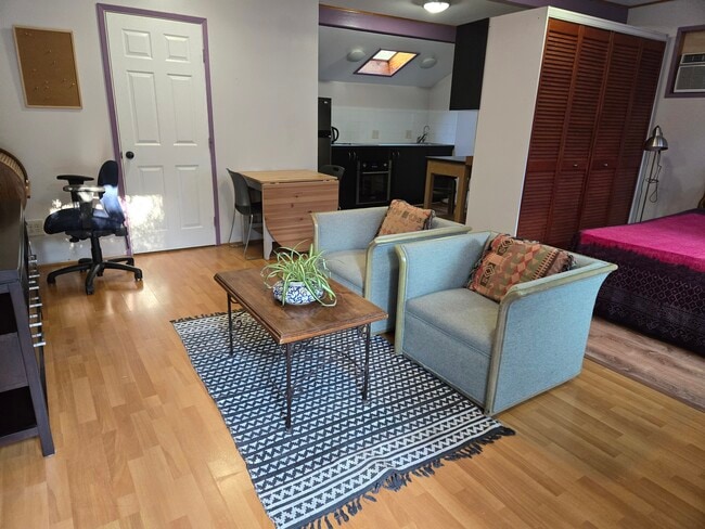 1043 Alamosa Dr Unidad 1 Bedroom Apartment