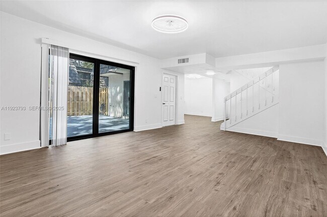 Photo - 4059 Palm Bay Cir