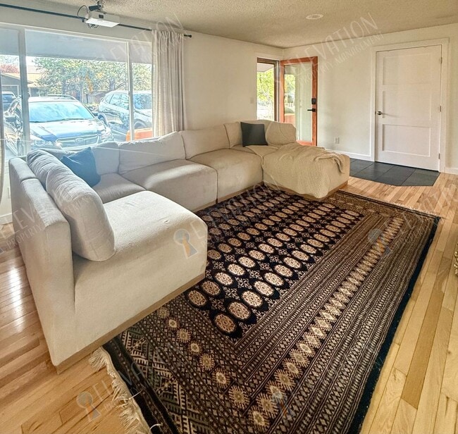 Photo - 112 SE McKinley Ave