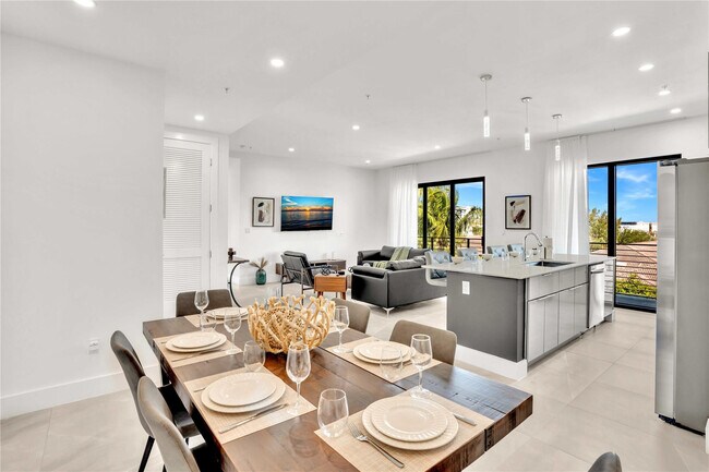 Photo - 2100 Miami Rd Unit 402