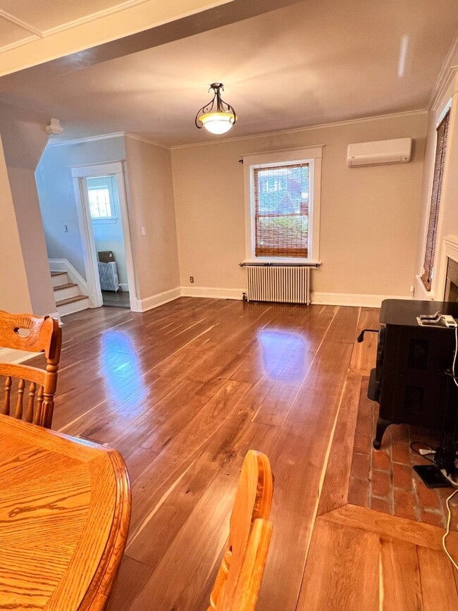 Photo - 109 2nd St