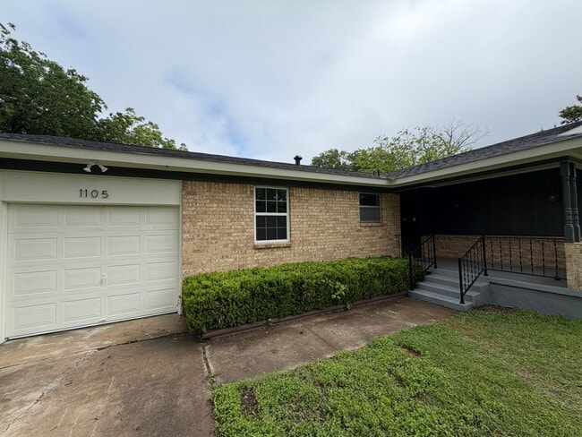 Building Photo - Beautifully Remodeled 3-Bedroom Home with Covered Backyard & Charming Front Porch