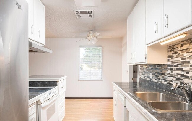 Photo - 2955 Huntington Dr