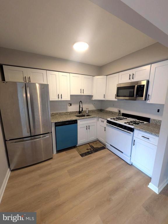 Photo - 8034 Craig St