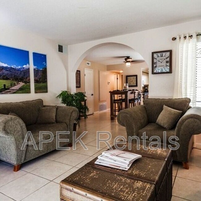 Photo - 2001 E Camino Parocela