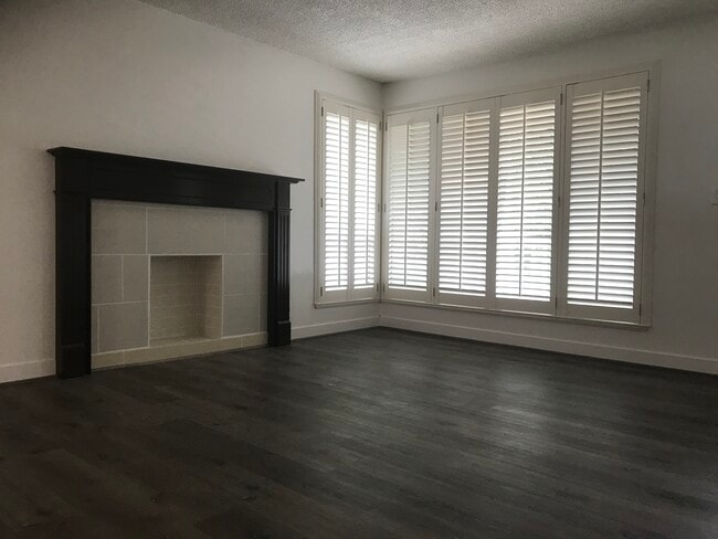 Living - 2505 NE 82nd St