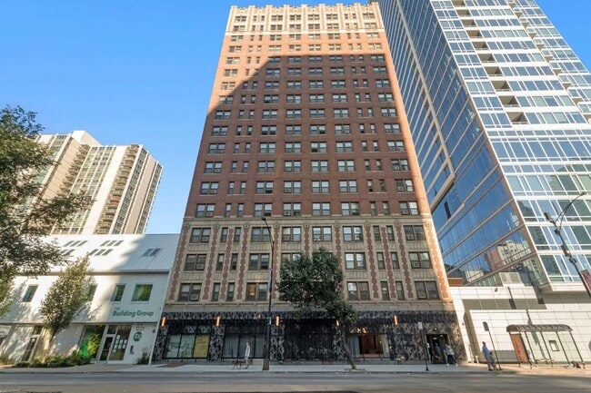 Building Photo - 1211 N La Salle Dr Unit 401