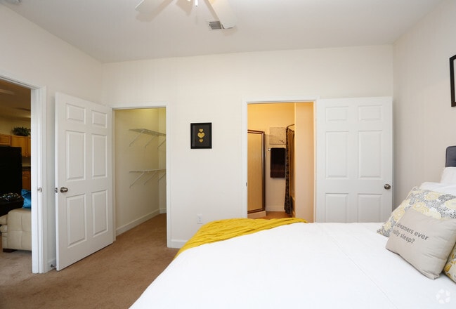 2BR, 2BA - 1116 SF The Ledge Stone- Master Bedroom