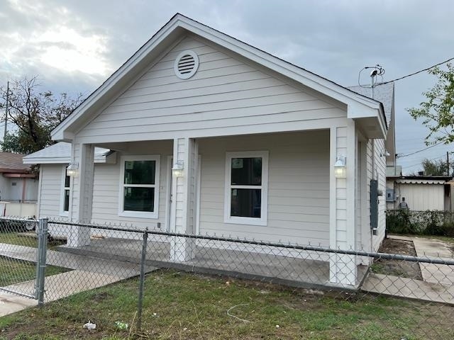 Photo - 401 W Elm St