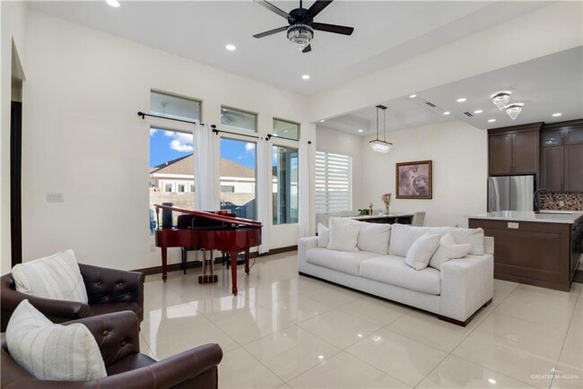 Photo - 25 N Brushfield Ave Casa