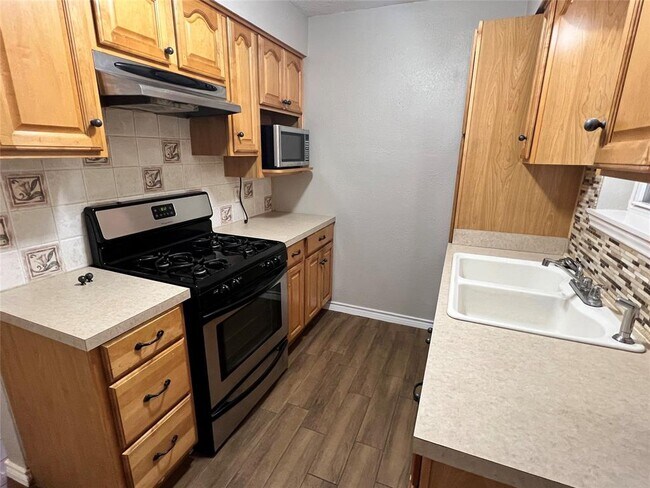 Photo - 1306 Gamma St