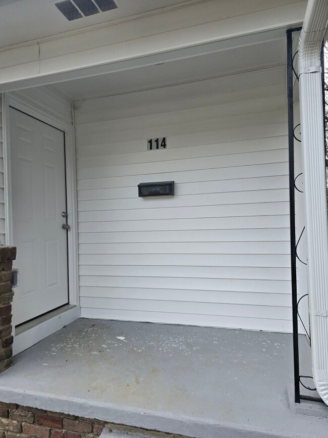 Building Photo - 114 Tacoma Rd Unit 114 Tacoma