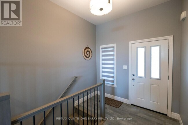 Photo - 29 Cattail Cres