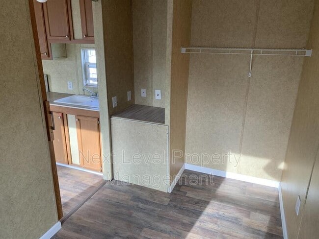 Photo - 111 S Cedar Dr