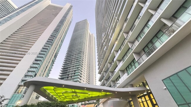 Building Photo - 501 NE 31st St Unit 1401