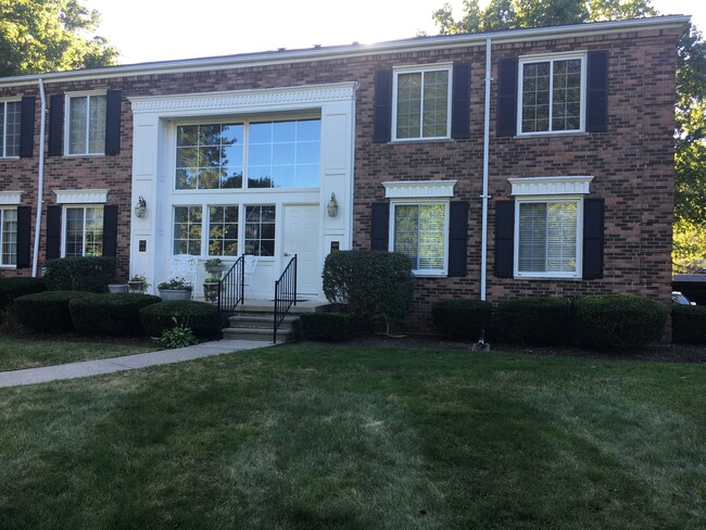 Front entrance - 536 E Fox Hills Dr Condo Unit Bloomfield Club