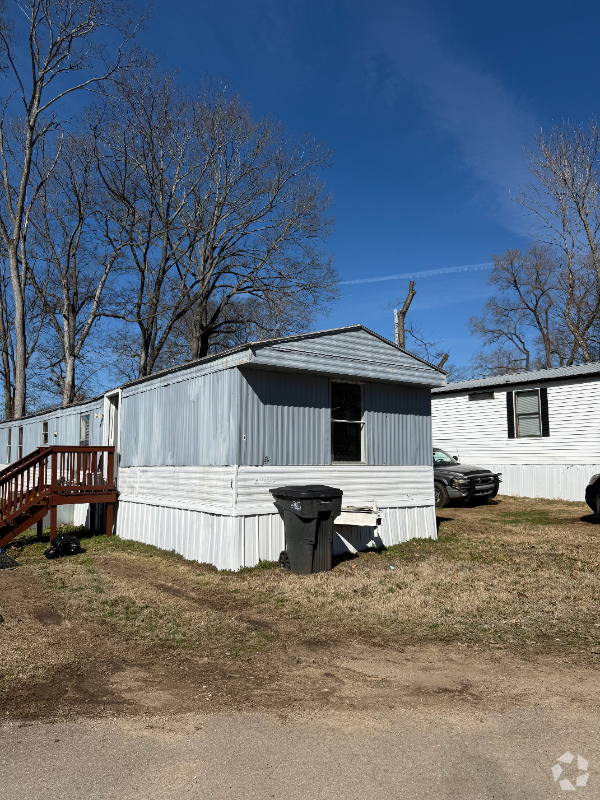 Building Photo - 2015 Williamsport Pike Rental