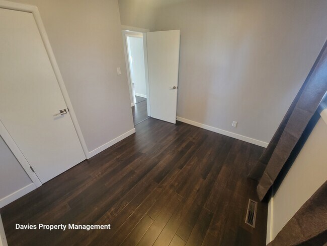 Photo - 9623-9652 52 St NW