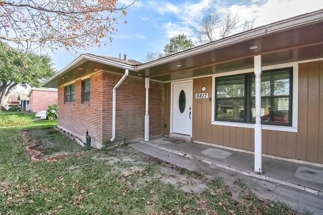 Photo - 6817 Hendon Ln