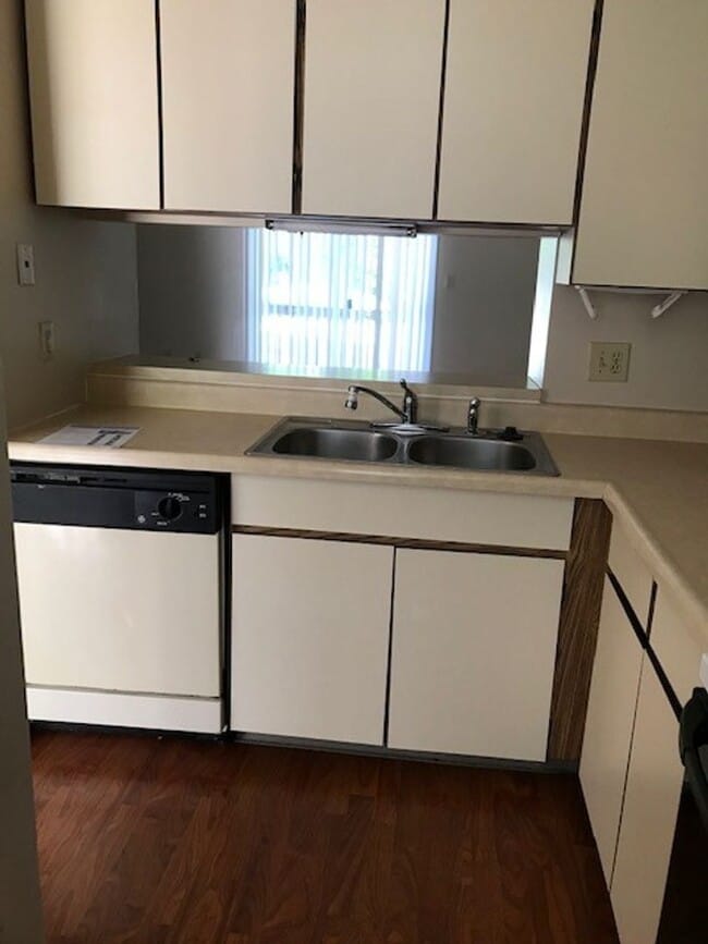 Photo - 3 bedroom, 2.5 bathroom townhome: Timber Ridge