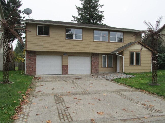 Building Photo - 3 Bedroom House in Burlington