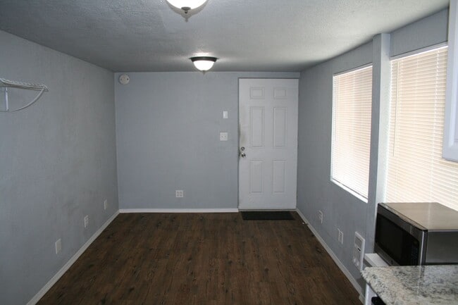 Photo - Shop Studio Unit