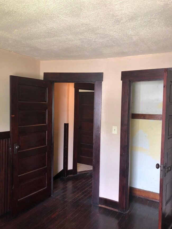 Photo - 1820 Clarendon Ave