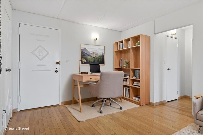 Photo - 135 Post Ave Unidad 5T