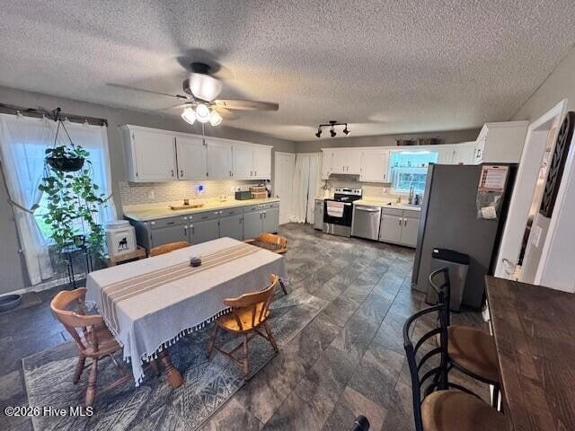 Photo - 991 Hardesty Loop Rd