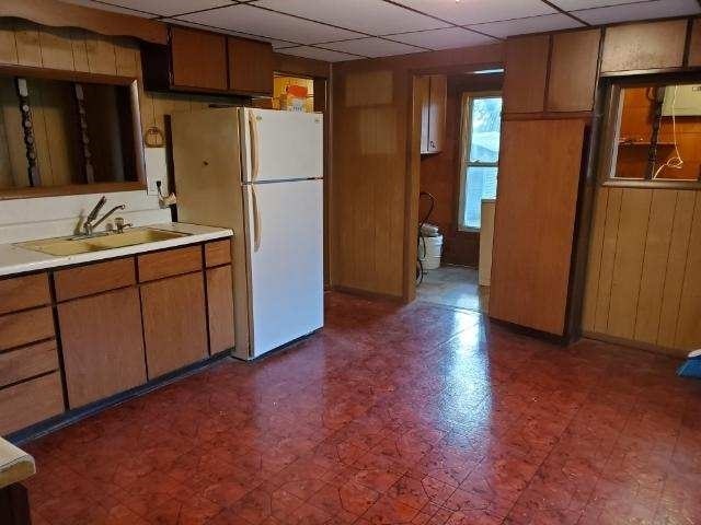 kitchen with appliances - 204 Madison St S