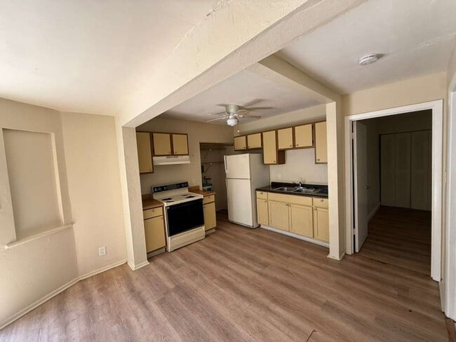 Photo - 717 SW 2nd Ct Unit 2