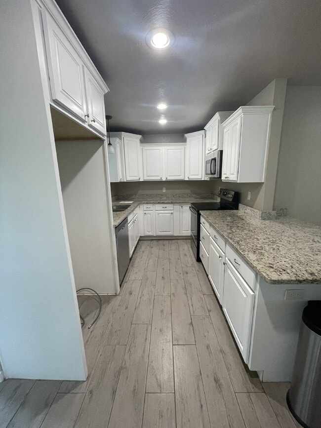 Photo - 3b, 2b Yukon Home